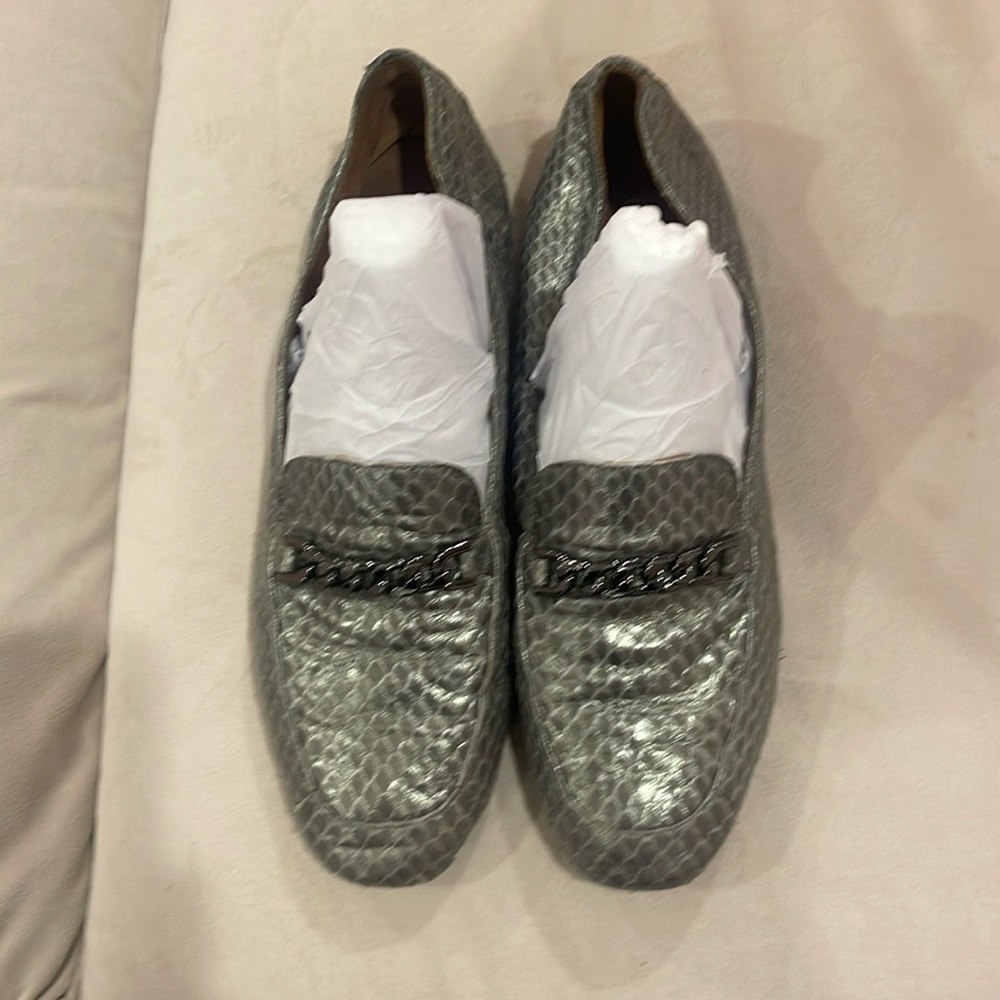 Donald J Pliner Elis Loafer in Sage Green SZ 8